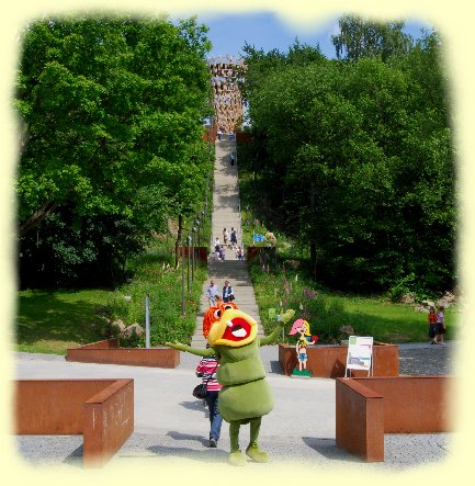 Himmelsleiter mit Maskottchen Raudi Raupe