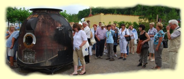 belarussische Gaeste in Hemer - Weltraumkapsel Sojus TMA 13 belarussische Gaeste in Hemer - Weltraumkapsel Sojus TMA 13