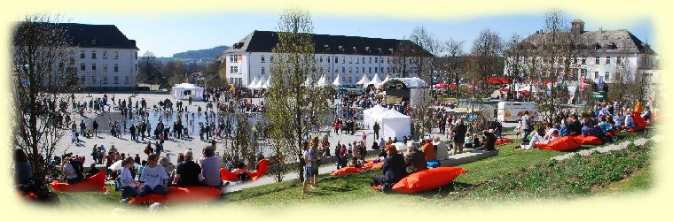 Forumsplatz mit fluten des Himmelspiegels