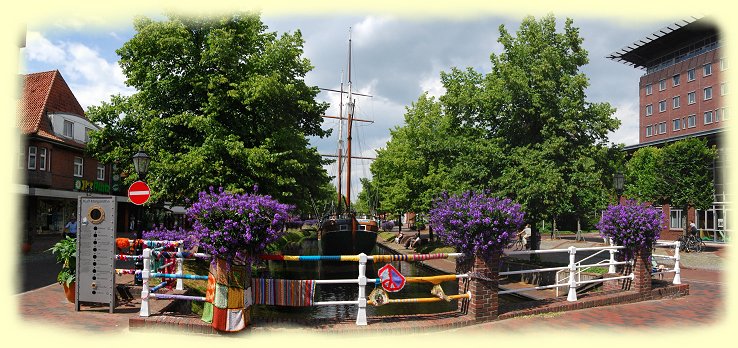 blumengeschmckter Hauptkanal