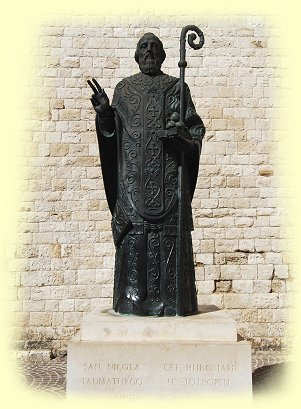 Bari - Bronzestatue des San Nicola