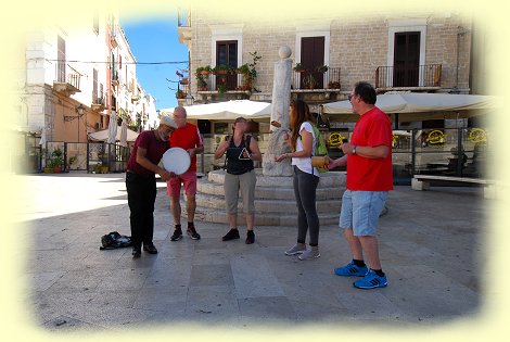 Bari - Piazza Mercantile und die Sule der Gerechtigkeit