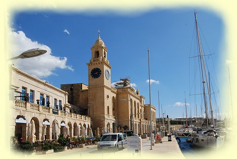 Malta - Maritime Museum - Museumsgebäude auf Birgu am Ufer des Harbour Cree