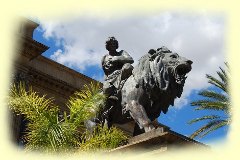 Palermo 2017 - Teatro Massimo - Lwenskulpturen