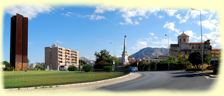Palermo 2017 -  Marmor Obelisk von Salvatore Valente -rechts  San Giorgio dei Genovesi