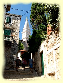 Rovinj - enge gewundene und gepflasterte Gassen Rovinj - enge gewundene und gepflasterte Gassen