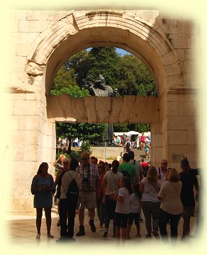 Split - Goldenes Tor von innen