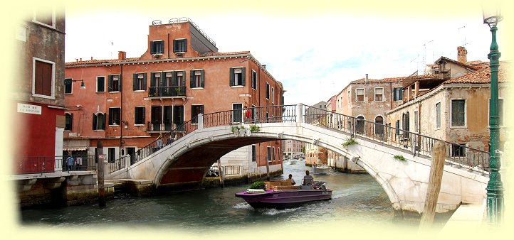 Venedig - Brcke ber dem  Rio de ca Foscari