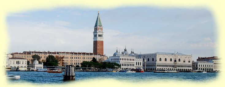 Venedig -  Campanile -  rechts Dogenpalas