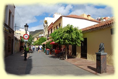 San Sebastian - Calle del Medio mit rechts  Casa de la Aguada - Zollhaus