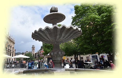 Granada - Plaza de Santa Ana Granada - Plaza de Santa Ana