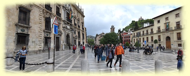 Granada - Plaza Nueva - Kirche von San Gil und Santa Ana - oben Torre de la Vela, Alhambra Granada - Plaza Nueva - Kirche von San Gil und Santa Ana - oben Torre de la Vela, Alhambra