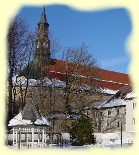 Franziskanergarten und Franziskanerkirche in Bad Tlz
