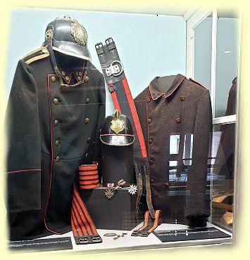 Salem - Feuerwehrmuseum - damaligen Uniformen