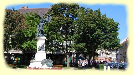 Budapest - Ehrenplatz - Denkmal fr Szabad Hazaert