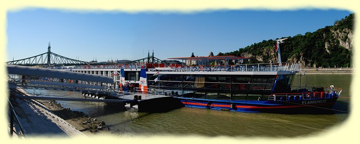 Budapest - MS Flamenco am Anleger vor der Freiheitsbrcke