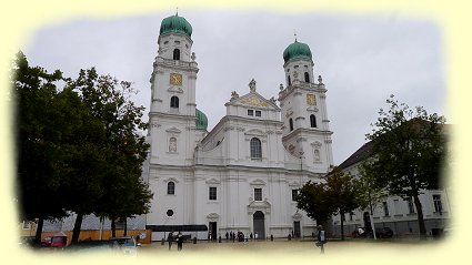 Passau - Domplatz mit Stephansdom