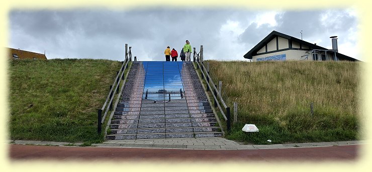 Texel -- Treppe hoch zum Deich