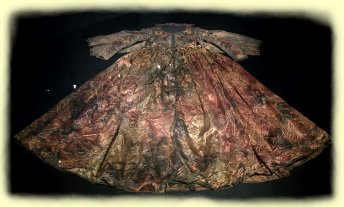 Texel - Museum -- Seidenkleid
