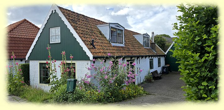 Texel - blumenumrankte Huser