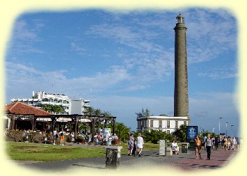 Strandpromenade von Costa Meloneras mit Faro de Maspalomas