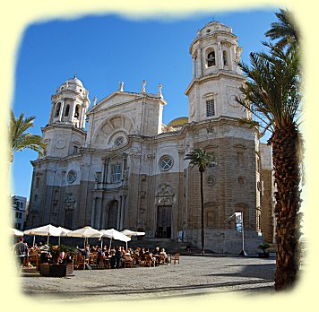 Kathedrale, mit ihrer Goldkuppel  in Cadiz