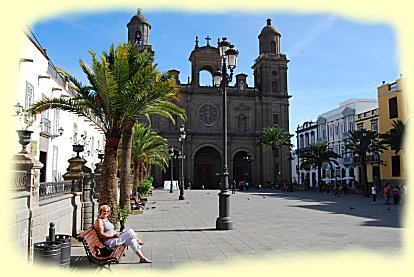 Plaza Santa Ana mit Bischofspalast und Catedrale Santa Ana Plaza Santa Ana mit Bischofspalast und Catedrale Santa Ana