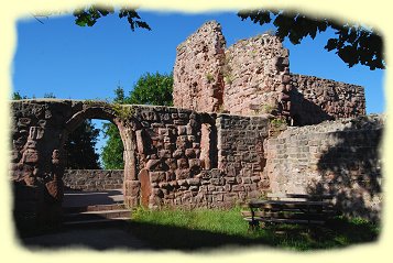 Kyffhuser Denkmal - Unterburg mit alter Ringmauer