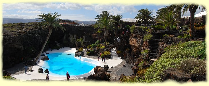 Postkartenmotiv eines weien Schwimmingpools