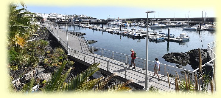 Puerto del Camen -- Holzsteg am Hafen