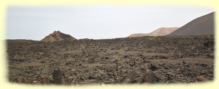 Timanfaya - Strae zum Restaurant El Diabolo