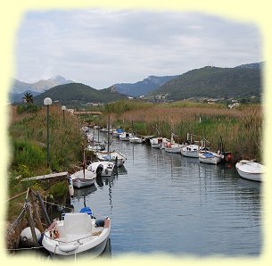 geschtzter Anlegeplatz fr die kleinen Llats von Port Andrax