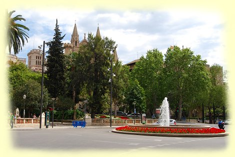 Palma -- Plaa Reina unterhalb der Kathedrale