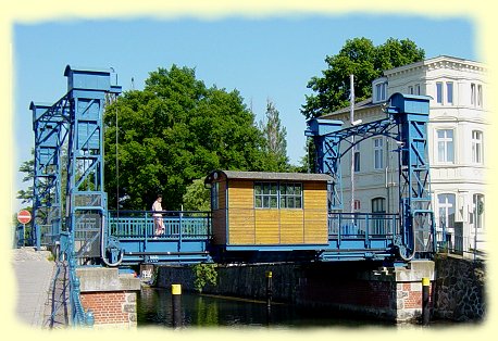 Die Hubbrcke ber die Elde in Plau