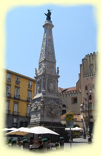 Neapel - Piazza San Domenico - Pestsäule