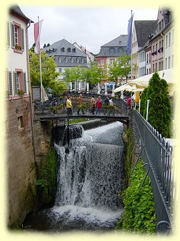 Saarburg - 20 m hoher Wasserfall, inmitten der Stadt