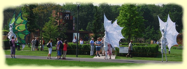 Floriade 2012 - Stelzenlufern der Theatertruppe Close-Act