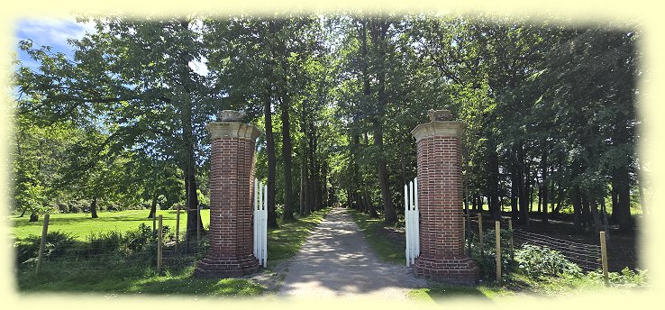 Schloss L�tetsburg - historische Eingangstor