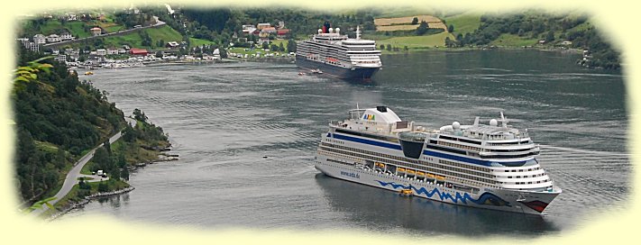 AIDAblu und Queen Elisabeth im Geirangerfjord