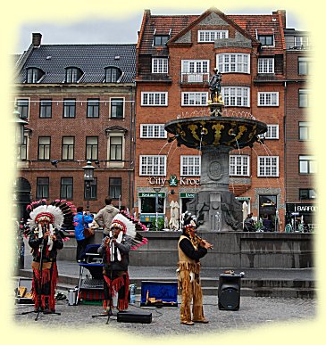 Kopenhagen - Caritas-Brunnen  auf dem Gammeltorv - Englisch - Old Market - ist der älteste Platz in Kopenhagen