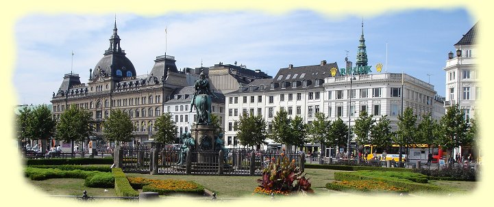 Kopenhagen - Kongens Nytorv (Königlicher Neuer Markt)  mit Theater und dem Magasin du Nord im Hintergrund