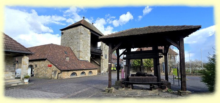 Deutsches Weintor - historische Weinpresse Deutsches Weintor - historische Weinpresse