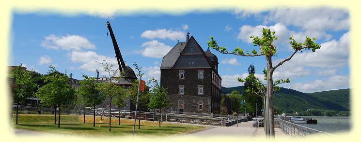 Bingen - Alter Kran links - ehemaliges Zollamt rechts