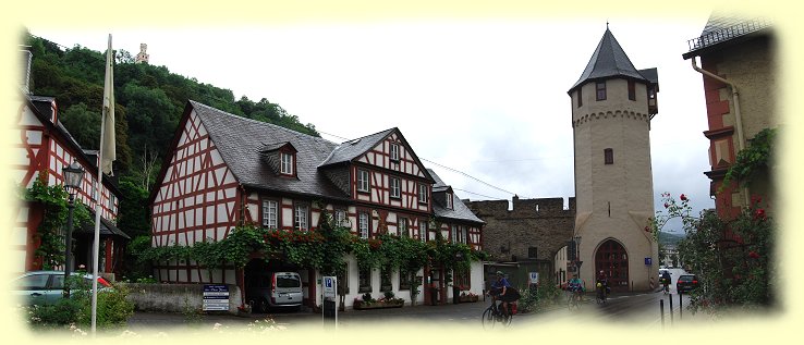 Braubach - Obertor mit Landgasthof Zum weißen Schwanen