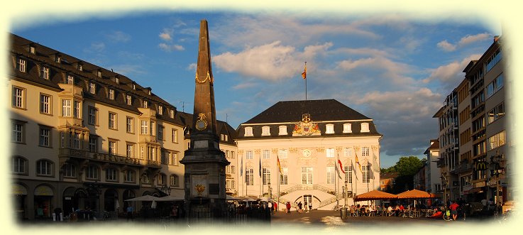 Bonn - Marktplatz mit Marktfontaine und Rathaus Bonn - Marktplatz mit Marktfontaine und Rathaus