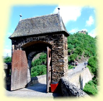 Burg Eltz - Brckentor