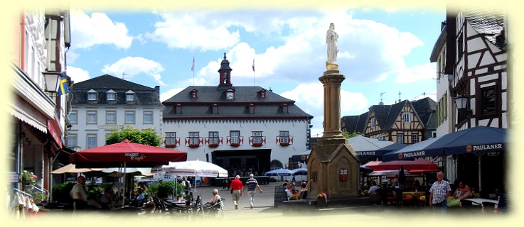 Linz - Marktplatz mit Rathaus und Mariensäule Linz - Marktplatz mit Rathaus und Mariensäule