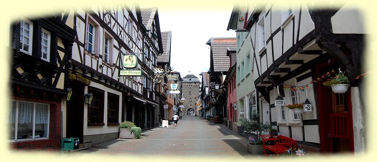 Linz - Neustraße mit Neutor Linz - Neustraße mit Neutor