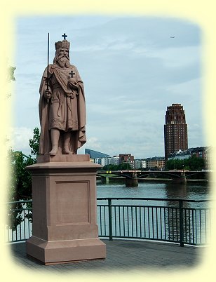 Frankfurt - alte Brücke - Nachbildung des Standbilds Kaiser Karls des Großen