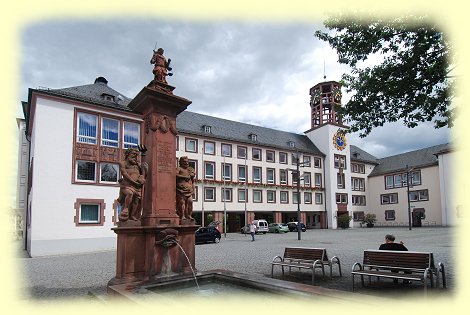 Worms - Rathaus mit Gerechtigkeitsbrunnen Worms - Rathaus mit Gerechtigkeitsbrunnen